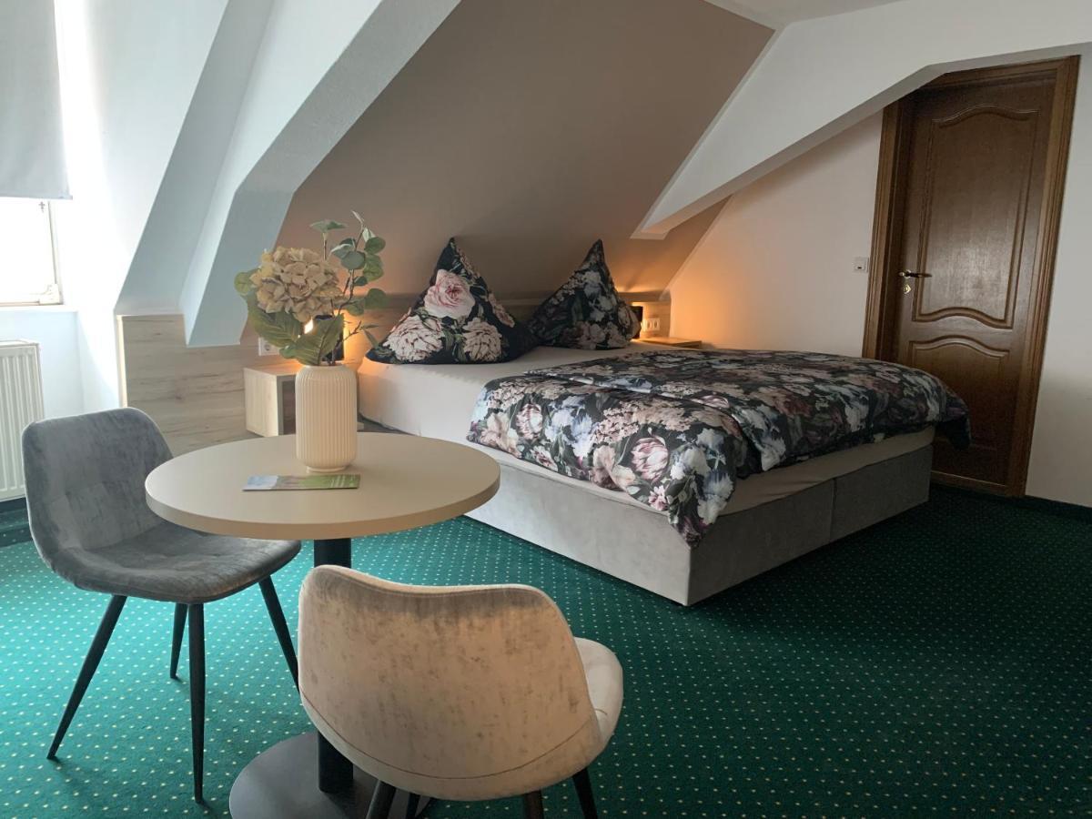 Hotel Zur Post Блискастел Екстериор снимка